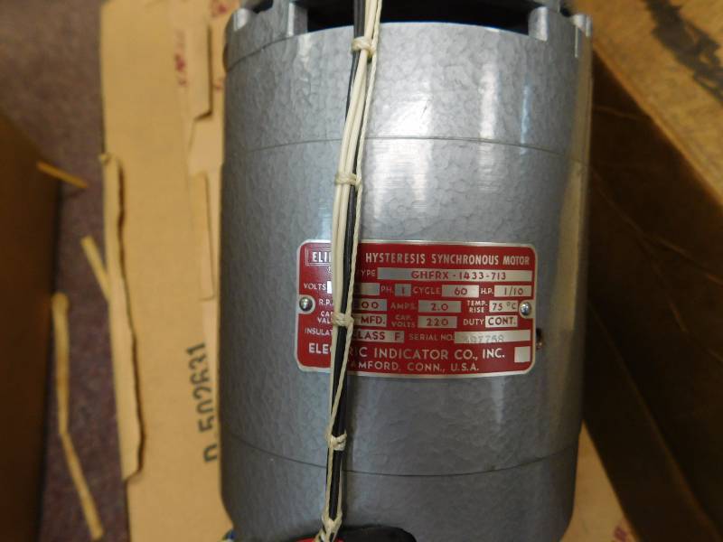 lot 14 image: 2 Elinco Hysteresis Synchronous Motors (115 Volts, 2.0 Amps)