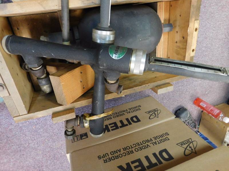 lot 17 image: CylinderGaugeValve