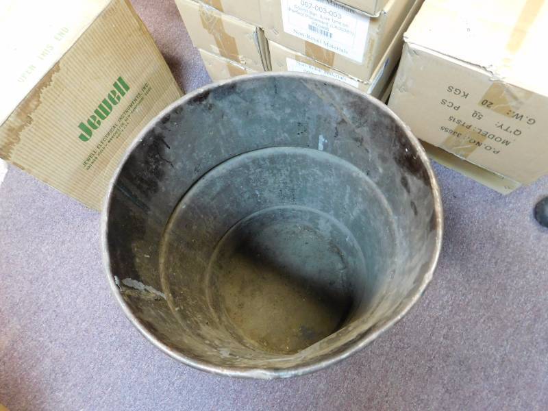 lot 32 image: Man Cave Dcor