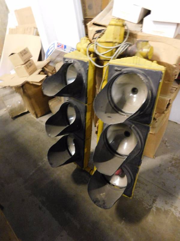 lot 39 image: Stoplights