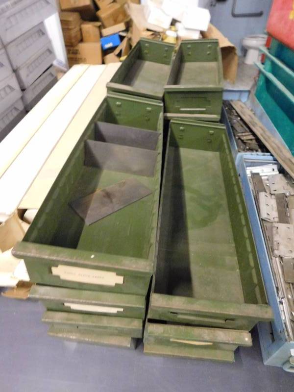 lot 49 image: Tin Trays (x15)