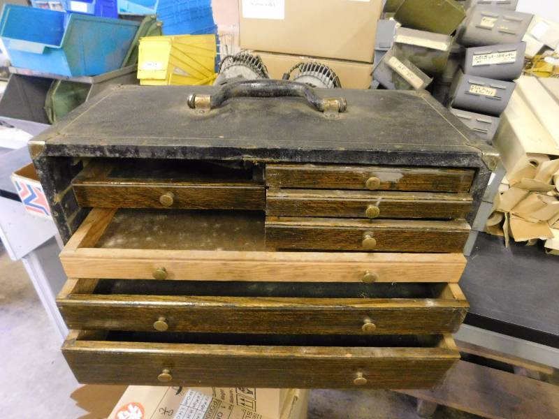 lot 58 image: Vintage Wooden Toolbox