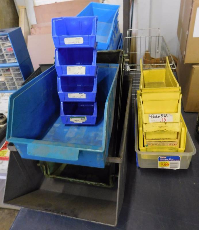 lot 59 image: Misc. PlasticMetal Trays (various sizes)