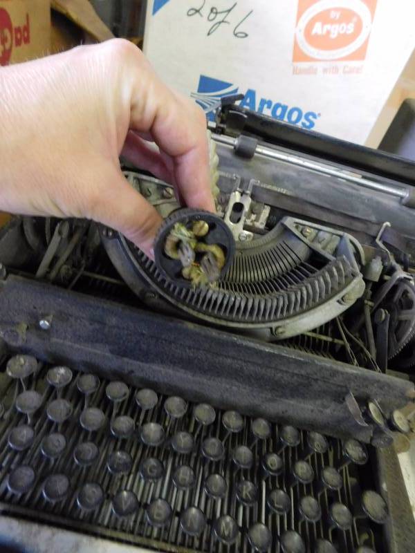 lot 67 image: Antique Electric Typewriter