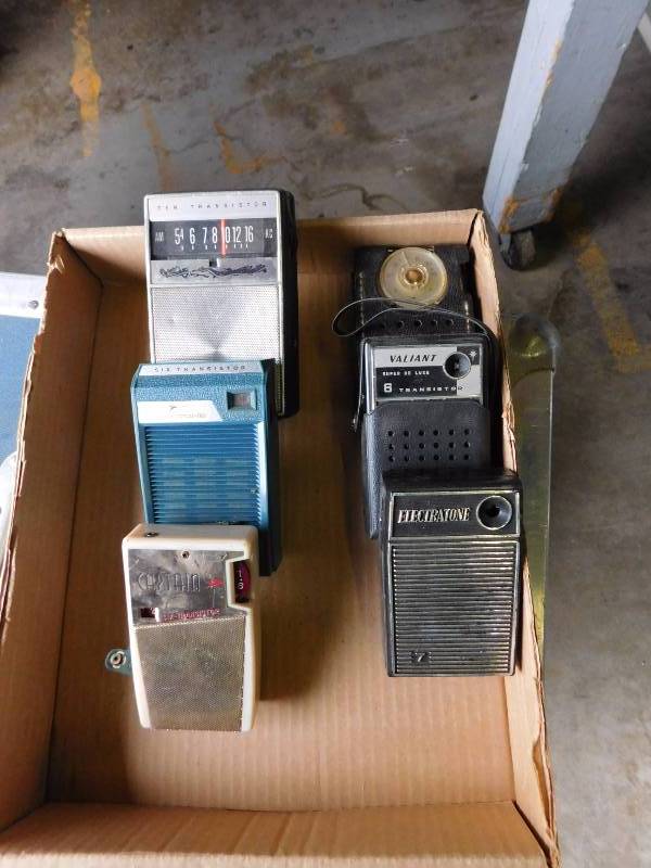 lot 76 image: Vintage Transistor Radios (x6)