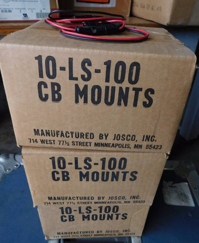 lot 80 image: 150 Electrical Connectors