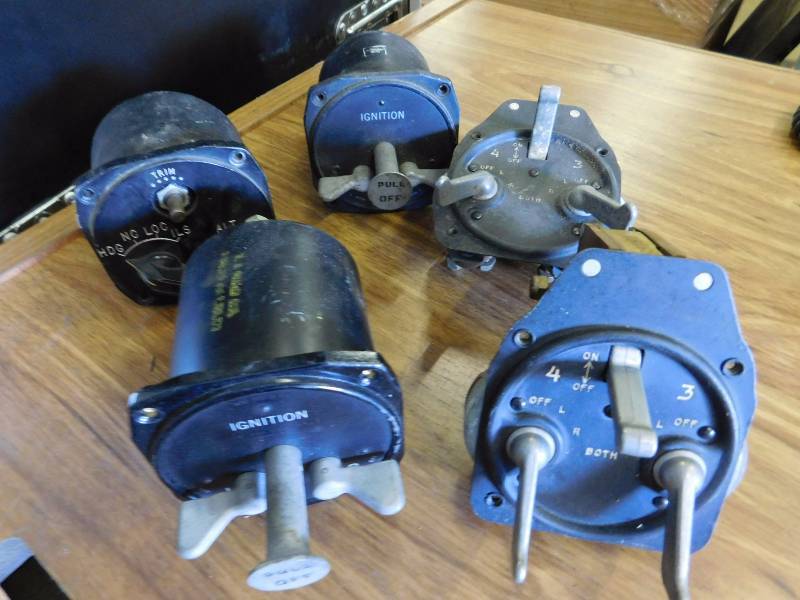 lot 115 image: WWII Aircraft Accessories