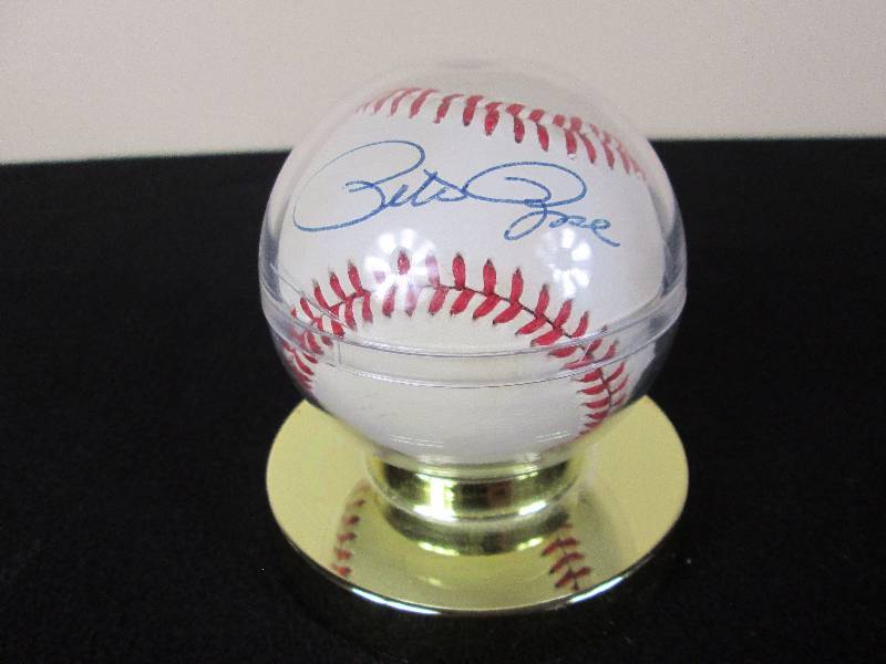 lot 59 image: Pete Rose Autographed Baseball
