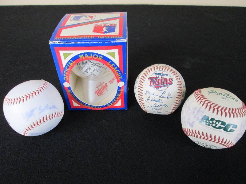 lot 63 image: Twins Reprint Autographed Baseballs  Other Autographed Baseballs