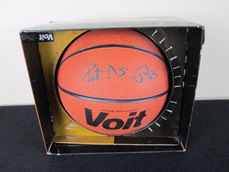 lot 75 image: Patrick Ewing Autographed Basketball