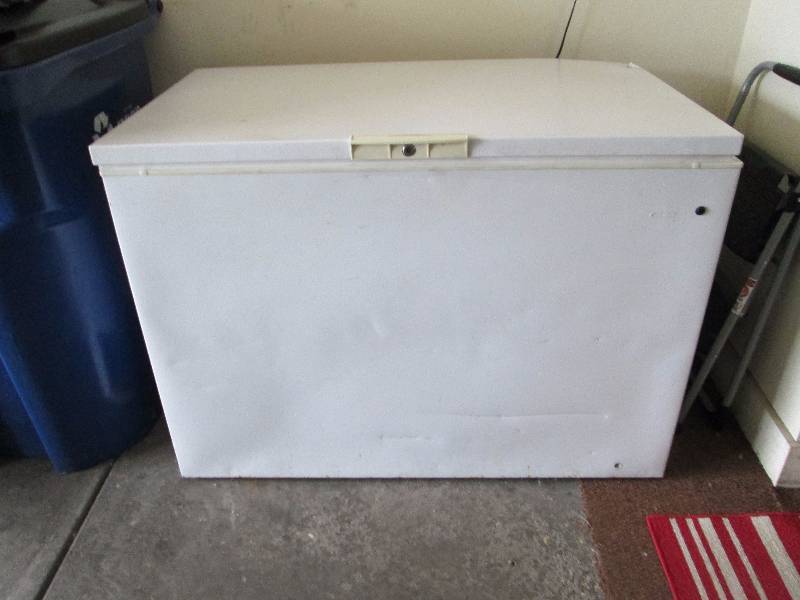 lot 83 image: Chest Freezer