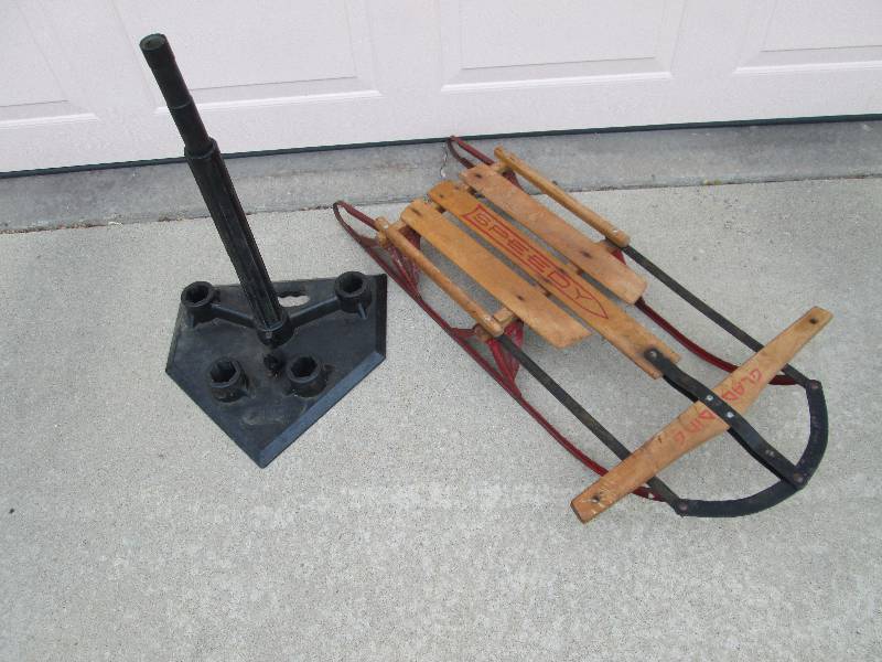 lot 98 image: Vintage Speedy Sled & Tee Ball Stand