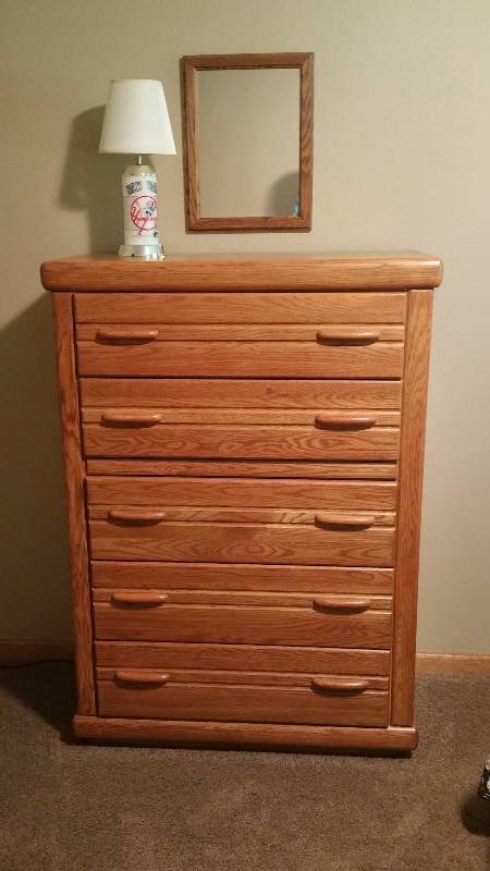 lot 14 image: Oak Dresser