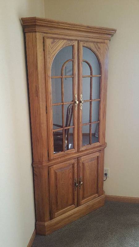 lot 2 image: Oak Corner Cabinet