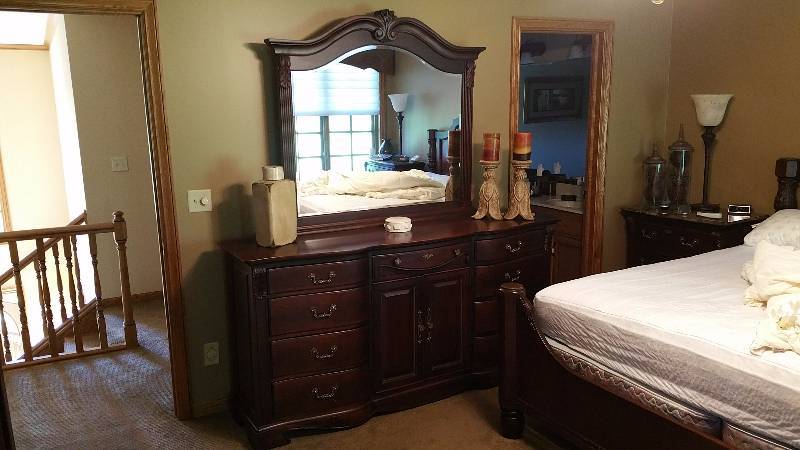 lot 10 image: Thomasville Door Triple Dresser