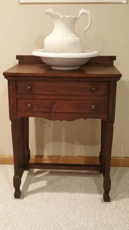 lot 18 image: Victorian Westinghouse Sewing Machine