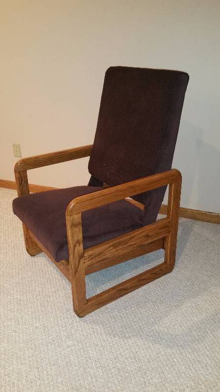 lot 22 image: Oak Spring Rocking Chair