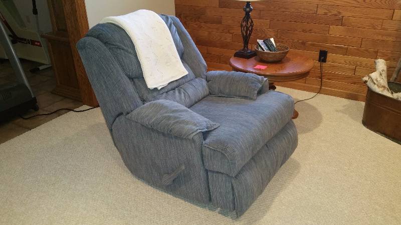 lot 23 image: Blue Fabric Recliner