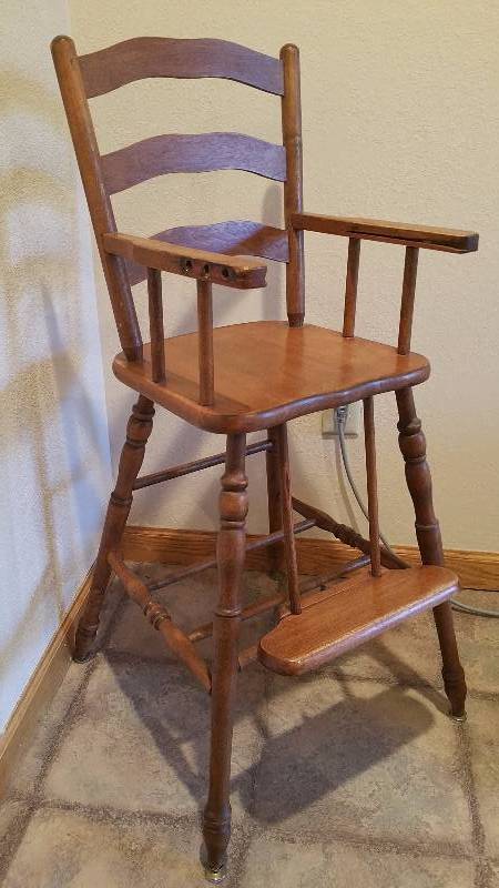 lot 25 image: Vintage High Chair