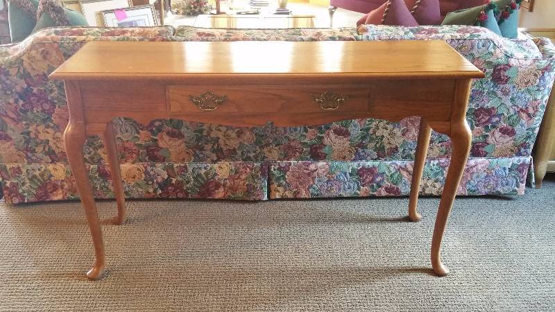 lot 21 image: Bassett Counsel Table