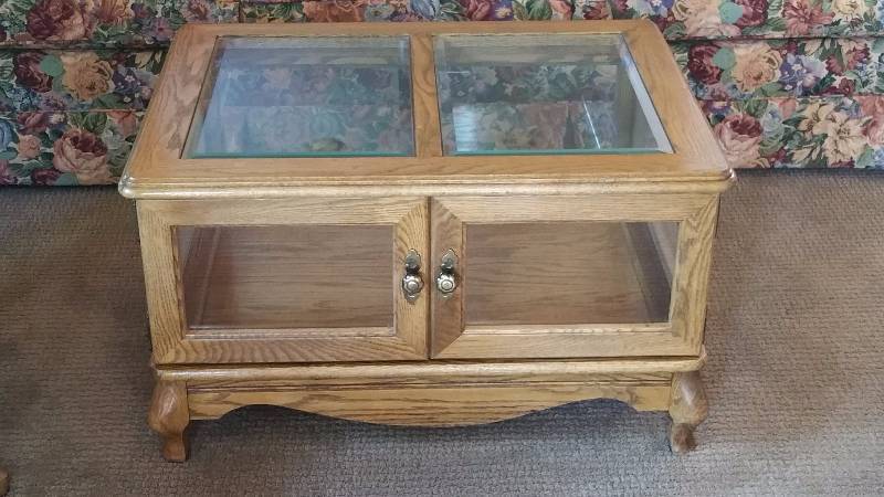 lot 26 image: Oak Display Coffee Table