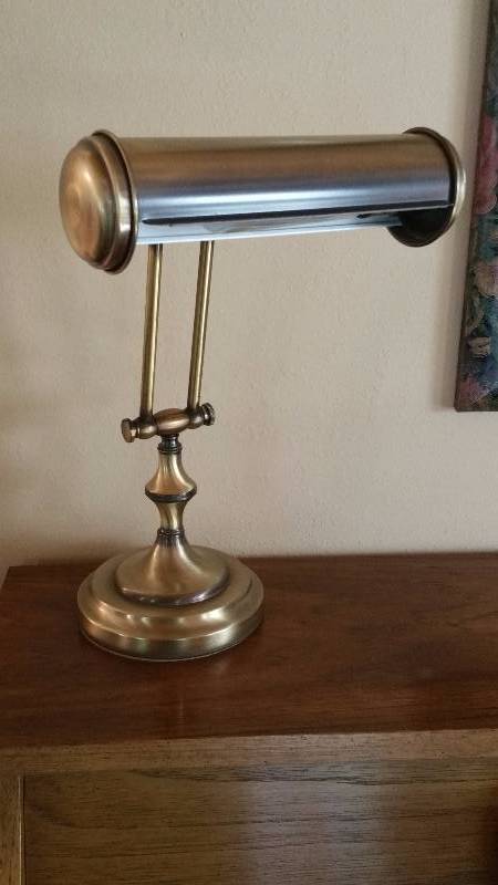lot 29 image: Adjustable Desk Lamp
