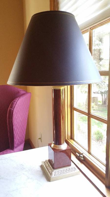 lot 32 image: Pillar Column Style Lamp