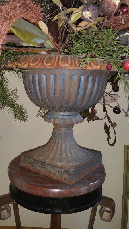lot 34 image: Cast Iron Planter