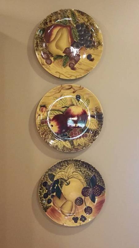 lot 36 image: Fruit Motif Ceramic Plate