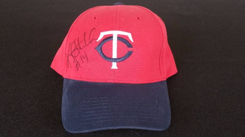 lot 56 image: Kent Hrbek Autographed Hat