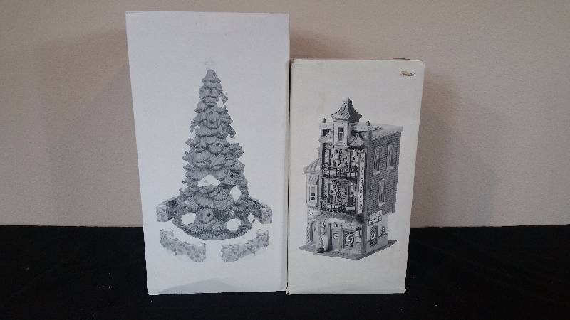 lot 125 image: Department 56 Christmas Village x1