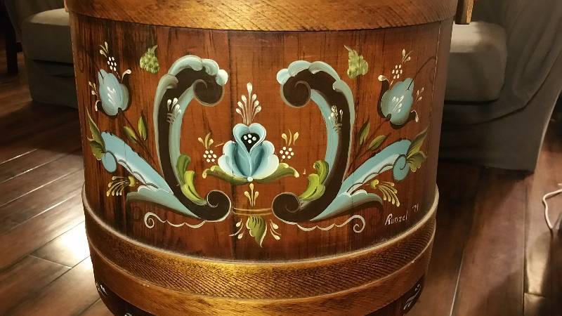 lot 45A image: Vintage Signed Rosemauling Storage w Rosemauled Lid