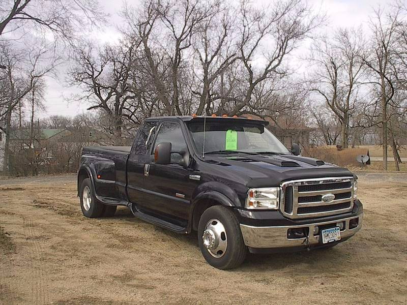 lot 14 image: 2005 Ford F-350 Diesel Dually