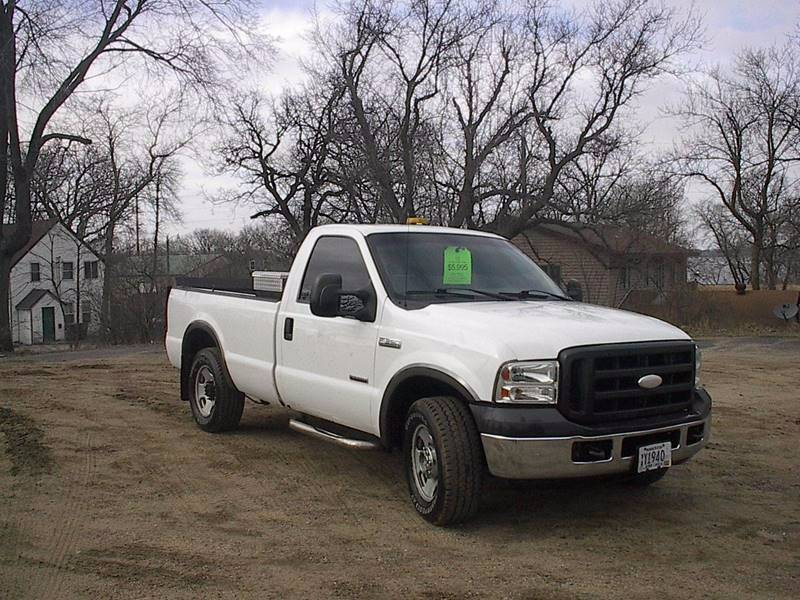 lot 17 image: 2006 Ford F-350 XL 6.0L Diesel Tommay Gate