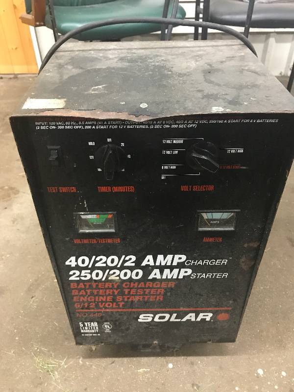 lot 25 image: Solar Battery Charger