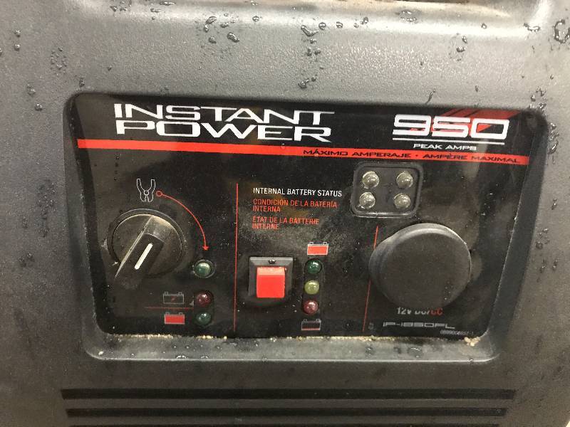 lot 33 image: Jump Box 950 Amps