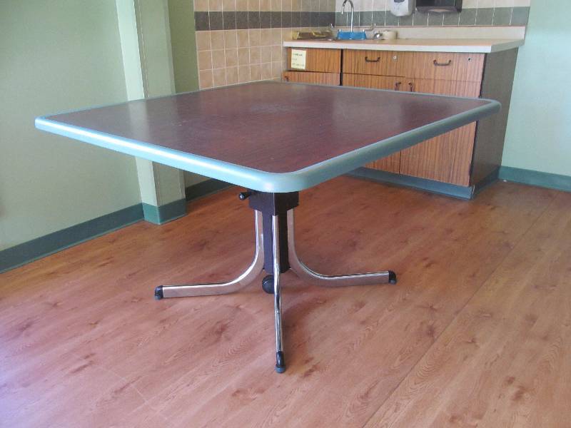 lot 1 image: table