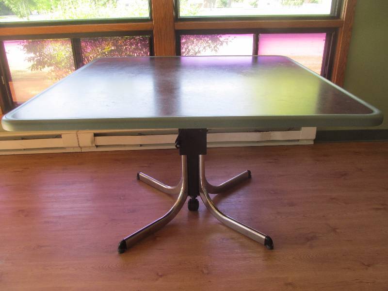 lot 2 image: table