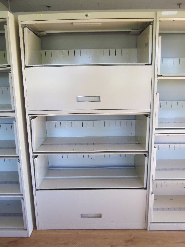 lot 7 image: File cabinet