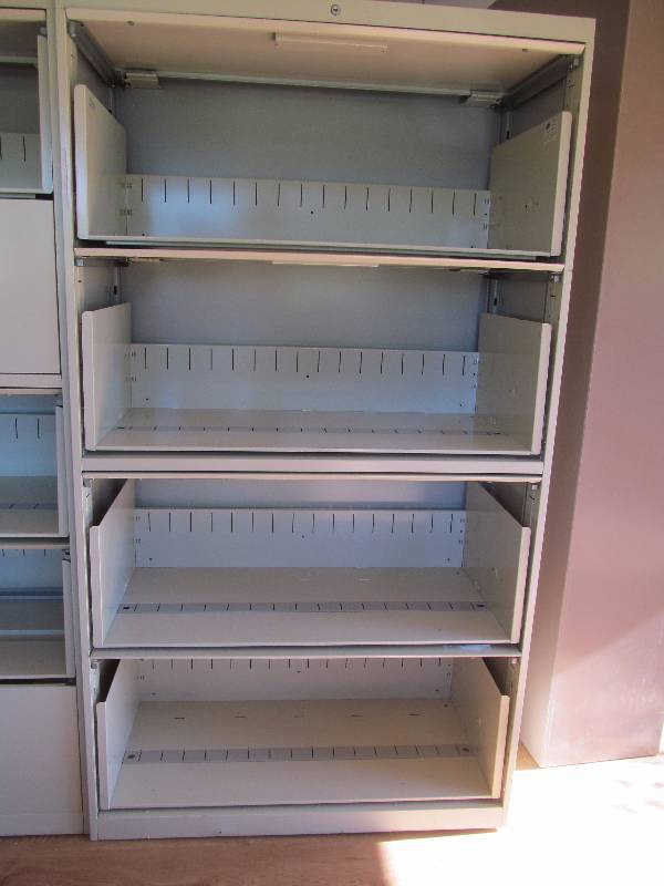 lot 8 image: File cabinet