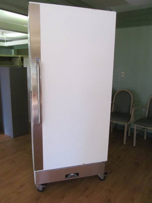 lot 32 image: refrigerator