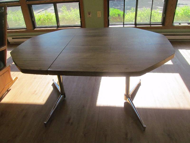 lot 35 image: table