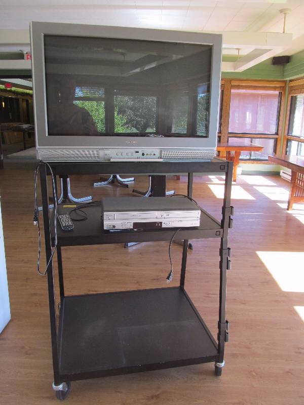 lot 43 image: TV