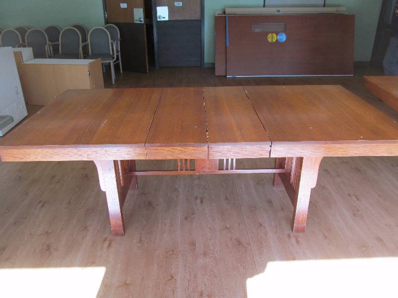 lot 48 image: table
