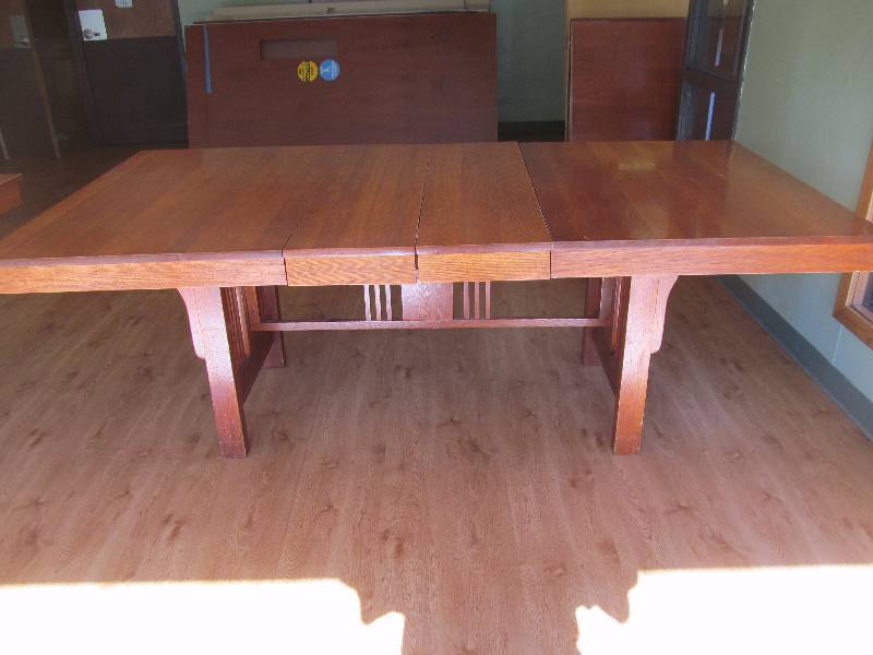 lot 49 image: table