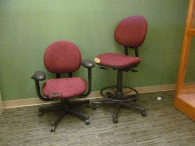 lot 60 image: office chairs
