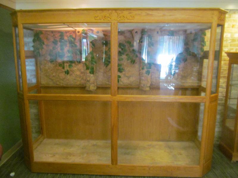 lot 61 image: Aviary