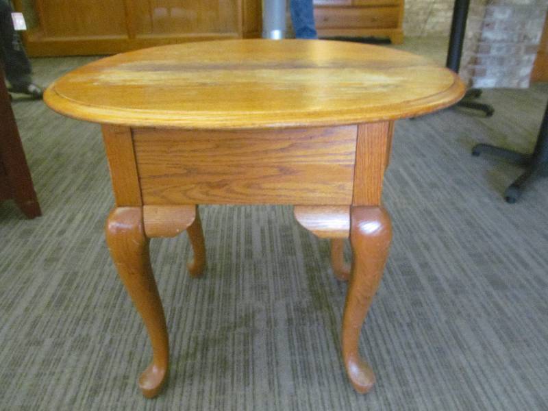 lot 62 image: end table