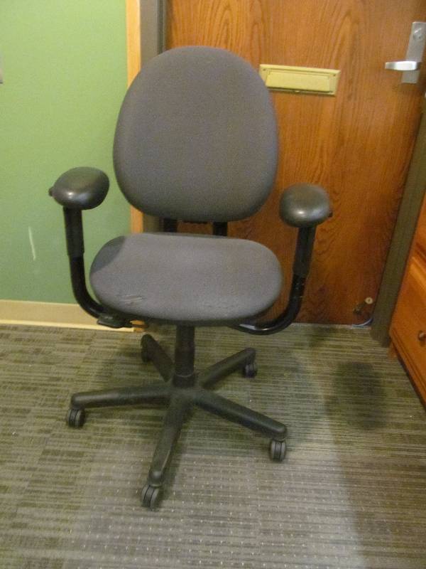 lot 64 image: office chair