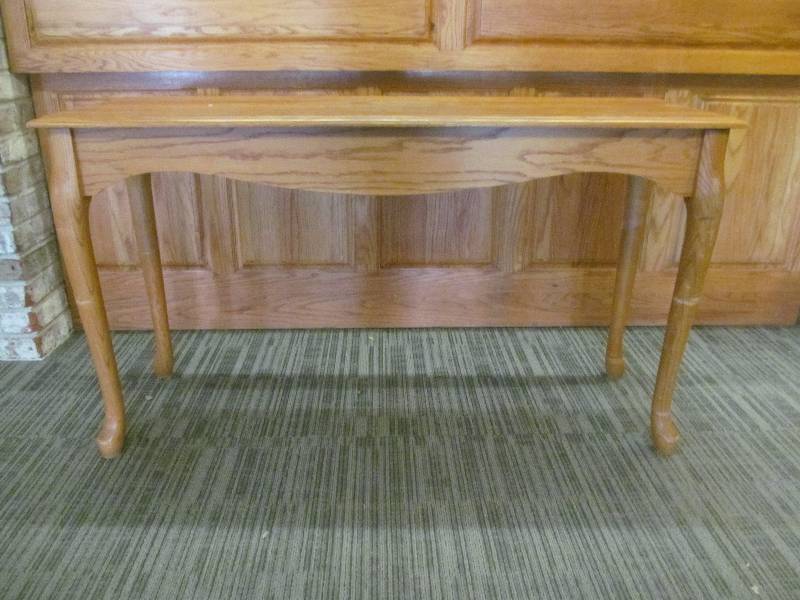 lot 65 image: hall table